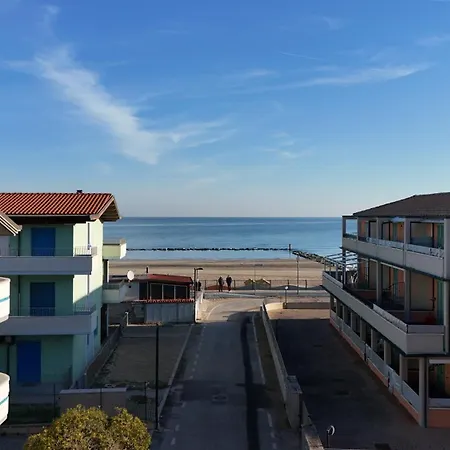 Trilocale Con Terrazzino A 30mt Dal Mare Di Fano - F005 Marotta