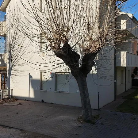 Trilocale Con Terrazzino A 30mt Dal Mare Di Fano - F005 Marotta