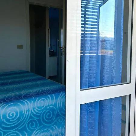 Trilocale Con Terrazzino A 30mt Dal Mare Di Fano - F005